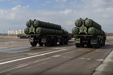 В Самаре на репетиции парада Победы впервые показали С-400 "Триумф"