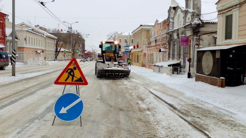 В Самаре сотни спецмашин и тысячи уборщиков расчищают улицы и дворы от снега