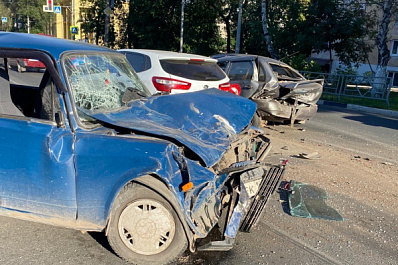 В Самаре пьяный водитель "семёрки" протаранил сразу три машины 