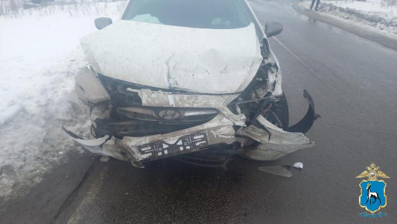 В Самарской области на трассе М5 внедорожник покатился назад и врезался в фуру