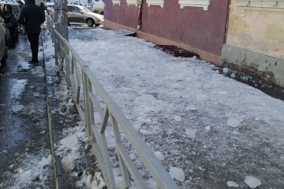 В Самаре из-за падения снега с крыши на многодетную семью предъявили обвинение сотруднику УК 