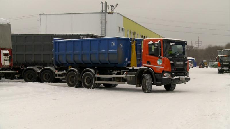 В Самарской области показали новую технику, которая будет возить мусор