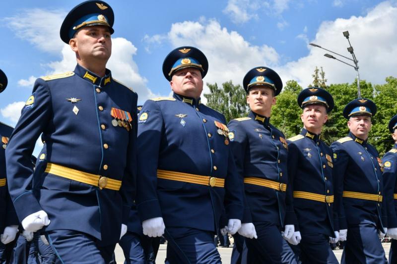 Сызранское высшее военное авиационное училище летчиков отмечает 85-летие