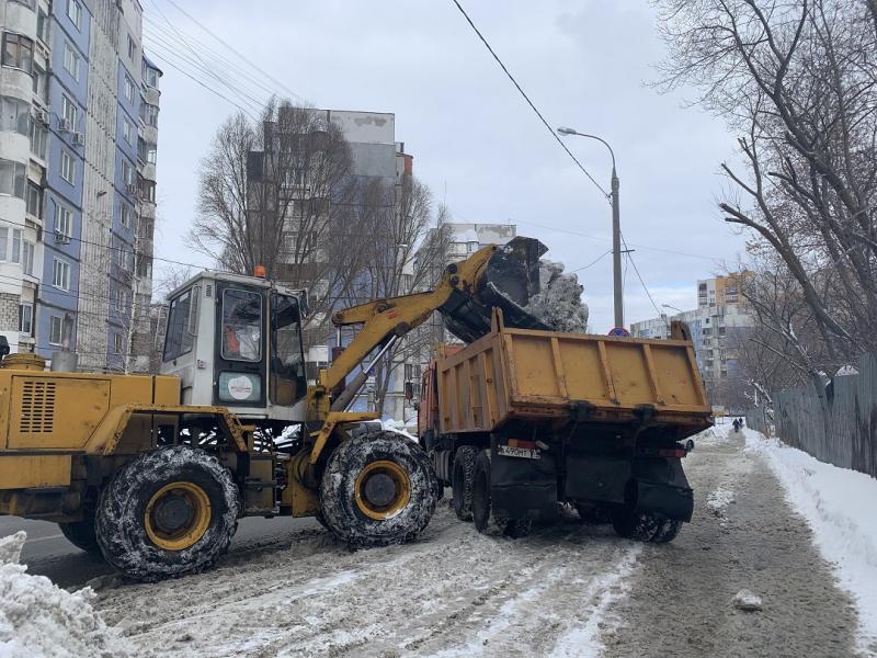В Самаре с улицы Шверника вывезли 100 тонн снега