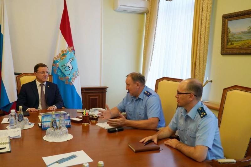 Губернатору Дмитрию Азарову представили нового самарского природоохранного прокурора
