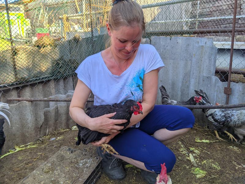 Заработают на птичках: как социальный контракт помогает многодетной семье