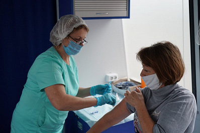 В Самарской области можно сделать прививку от коронавируса, не покидая рабочее место