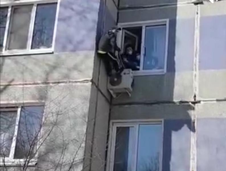В Тольятти мужчина упал с третьего этажа
