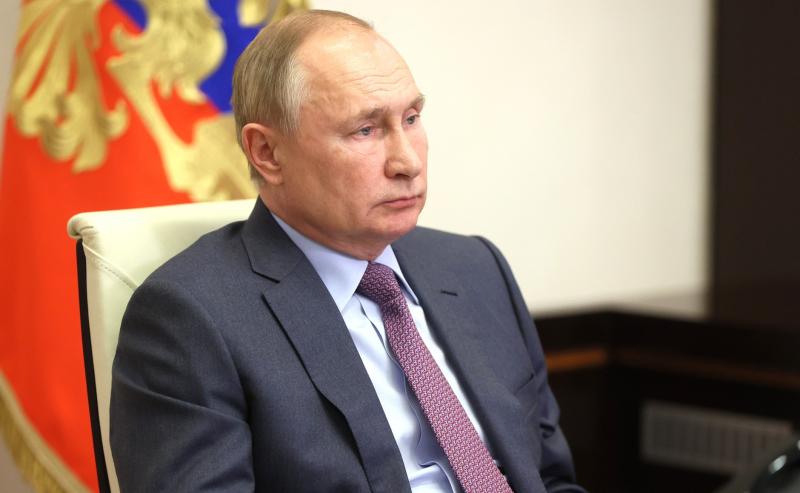 "Много проблем для людей": Владимир Путин выступил против введения QR-кодов в общественном транспорте