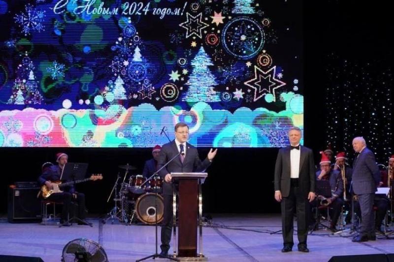 Дмитрий Азаров наградил сотрудников АвтоВАЗа за вклад в развитие промышленности