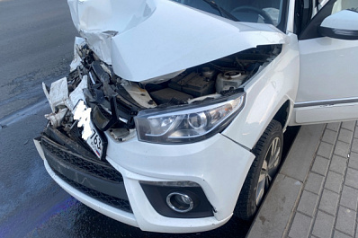 Женщина и ребенок пострадали в столкновении Chery Tiggo и скорой помощи в Самаре