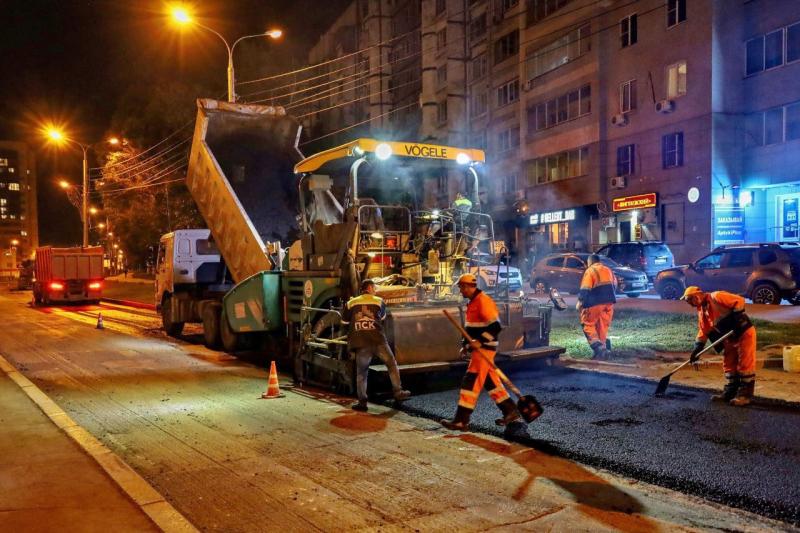 В Самаре на улице Солнечной укладывают новый асфальт