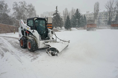 Улицы Самары расчищают от снега более 3000 дворников и 300 единиц техники