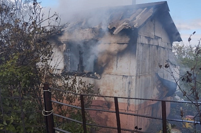 В Самарской области пожар с бани чуть не перекинулся на дом