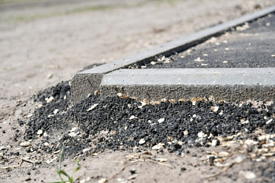 В райцентре Приволжье благоустроили пешеходную зону у главных улиц