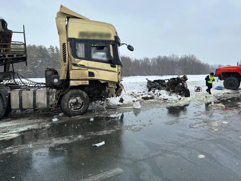 В ДТП с фурой и легковушкой 7 марта в Самарской области погибли два человека