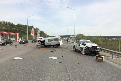 В Самарской области водитель "буханки" влетел в ограждение и погиб
