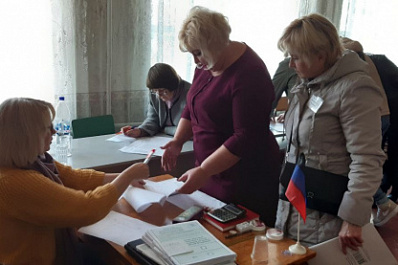 Жители Снежного активно участвуют в голосовании на референдуме о вхождении в состав РФ