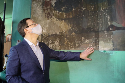 Дмитрий Азаров посетил уникальный храм Святой Троицы, который восстанавливают благодаря его поддержке 