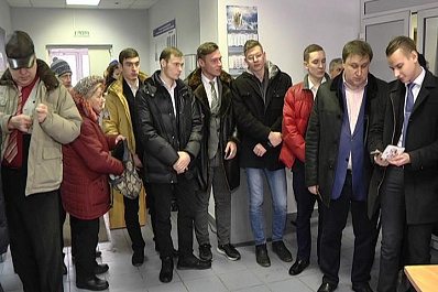 Самарцы приняли участие в едином дне сбора подписей в поддержку выдвижения Владимира Путина