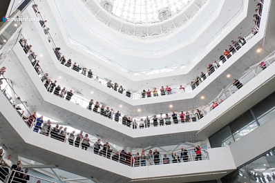 Самарцы спели "Катюшу" на железнодорожном вокзале