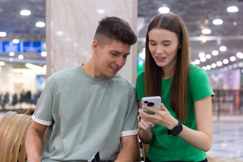 Обрабатывают фото за секунды: смартфоны с ИИ догоняют фоторедакторы по росту популярности