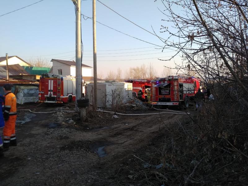 В Самаре 86 человек тушили крупный пожар в частном доме