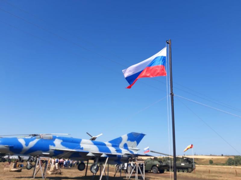 В городах и районах Самарской области празднуют День государственного флага России