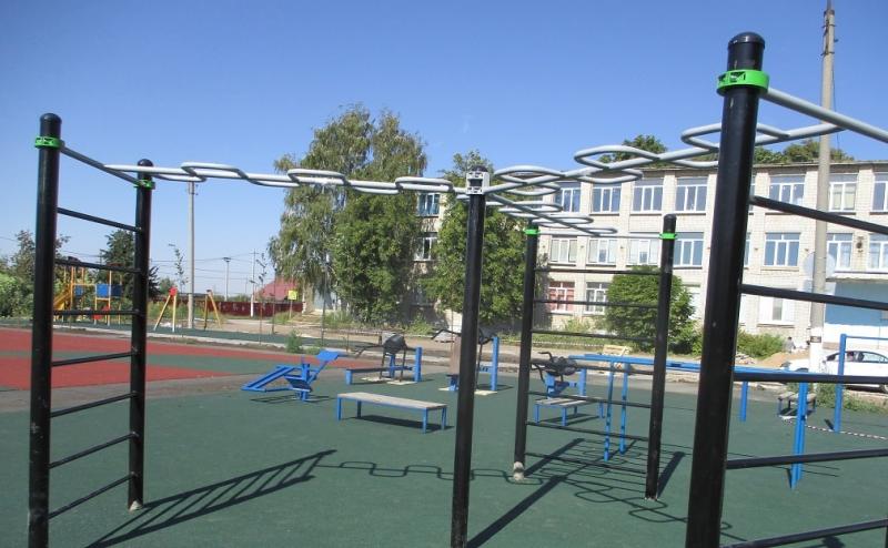 Школьную площадку в Чапаевске обновили после жалоб в соцсетях