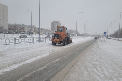 Борьба со снежными заносами: на дороги Тольятти вышло 67 снегоуборочных машин
