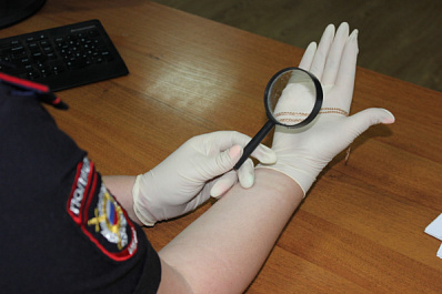 В Сызрани парень во время поцелуев в шею разгрыз на девушке золотую цепочку