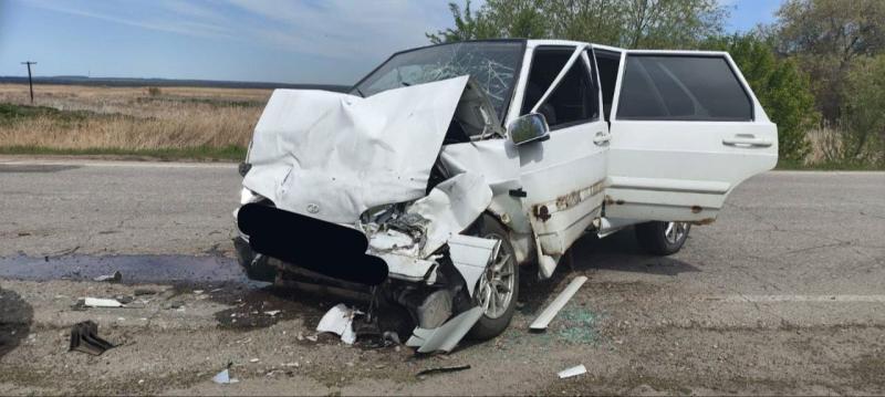 В Самарской области 12 мая на трассе столкнулись "четырнадцатая" и Kia Ceed