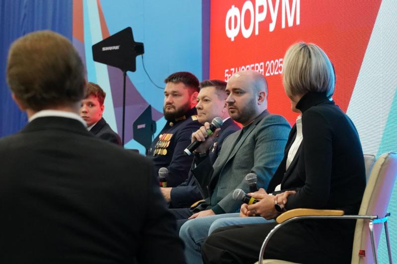 Вячеслав Федорищев встретился с легендарными спортсменами региона, тренерами и молодыми талантами  