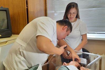 Заметили белое пятнышко: в Самаре врачи спасли зрение месячной девочке