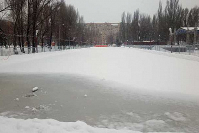 В двух парках Самары перестали работать катки