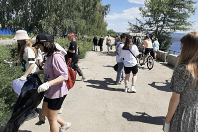 Тольяттинские школьники отметили День молодежи субботником