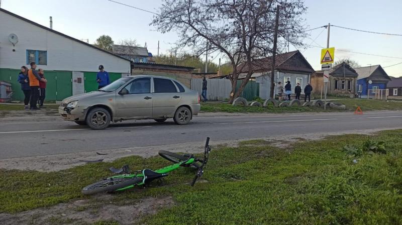 В Самаре на переходе под машину попали двое детей на одном велосипеде