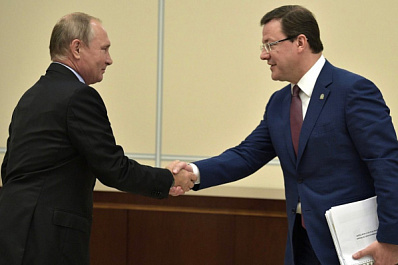 Губернатор Дмитрий Азаров поздравил Владимира Путина с днём рождения
