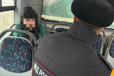 В Самаре полицейские нашли пропавшую девочку в салоне автобуса