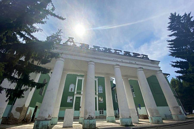 Губернатор Дмитрий Азаров договорился с "Тяжмашем" о финансировании ремонта ДК "Авангард"