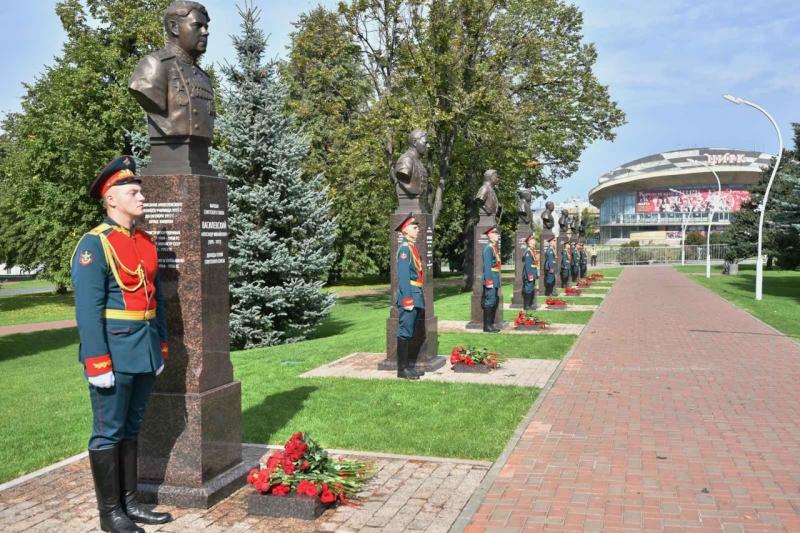 В Самаре торжественно открыли Аллею Маршалов Победы