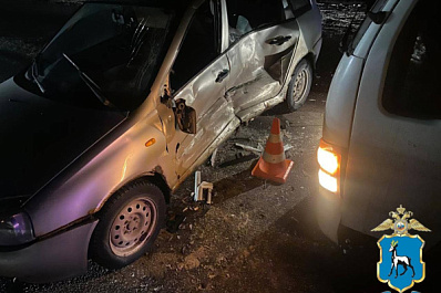 В Самарской области 25 февраля на трассе столкнулись "Калина" и грузовик Isuzu, пострадал мужчина