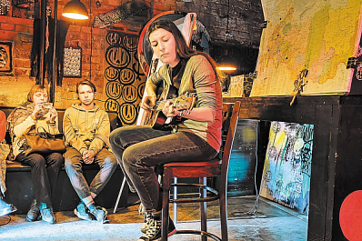 Танцуй так, как будто никто не видит: в галерее "Виктория" проходит Неделя современного театра