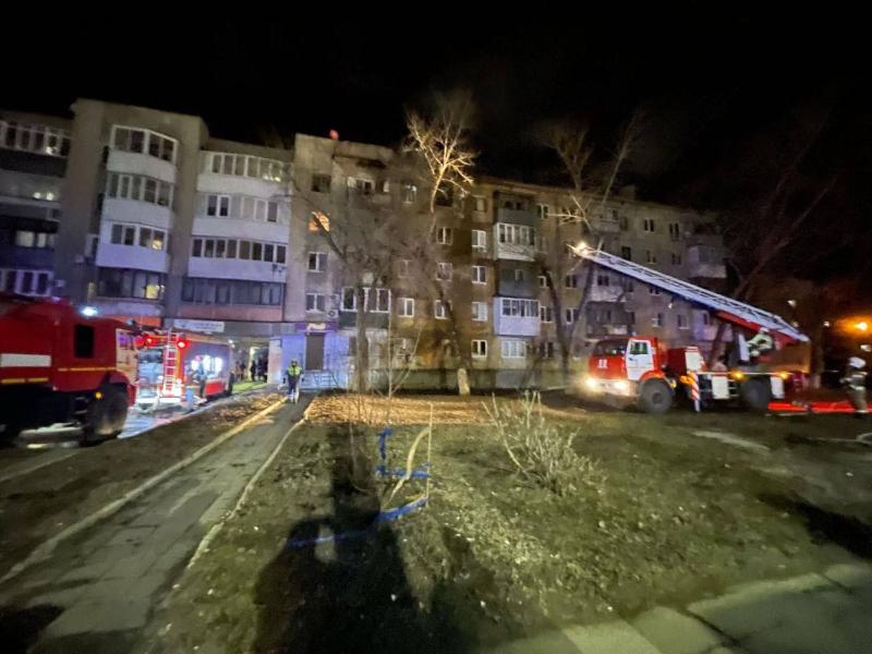 В Самаре горит квартира в пятиэтажке на Аэродромной
