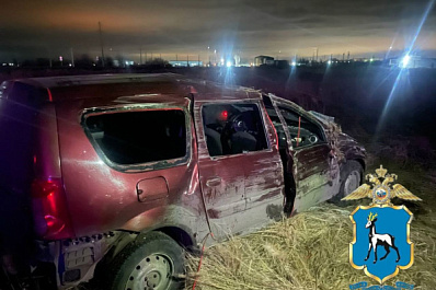 В Самарской области на трассе "Ларгус" вылетел в кювет и опрокинулся