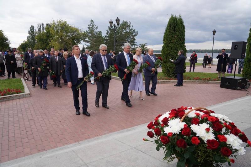 В День города в Самаре возложили цветы к памятнику Григорию Засекину