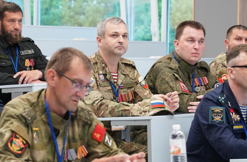 "Быть, а не казаться!" – 2025: самарский ветеран СВО и участник "Школы героев" Андрей Растегаев признан одним из лучших наставников России