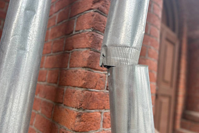 Выпускники разрушили фасад знаменитого дома Челышева