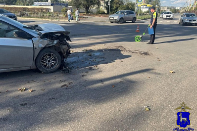 Три человека оказались в больнице после столкновения двух легковушек в Самарской области