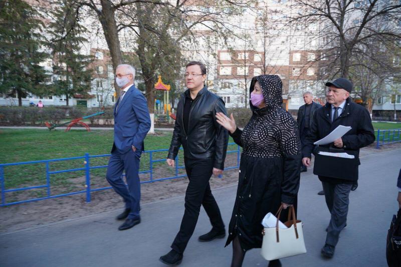 Дмитрий Азаров: "Обещаю поддерживать тех, кто сам что-то делает для своего двора и города"